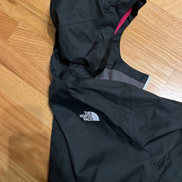 Northface Girls shell/rain jacket - Picture 4 of 4